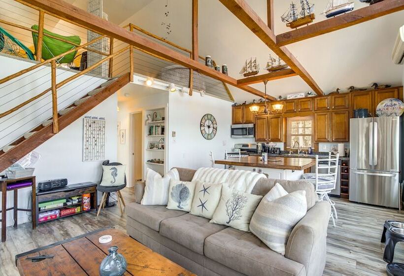 Dog Friendly Westover Cottage W/ River Access!