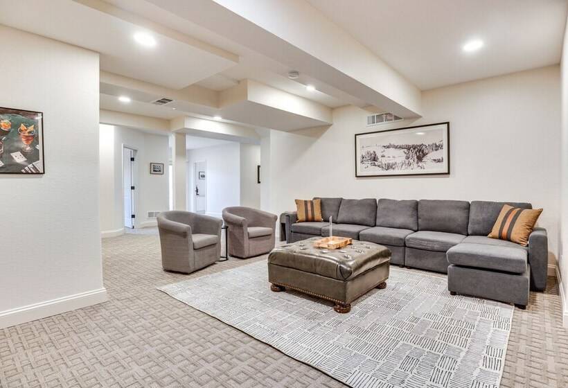 Golf Course View Resort Home In Lake Of The Ozarks