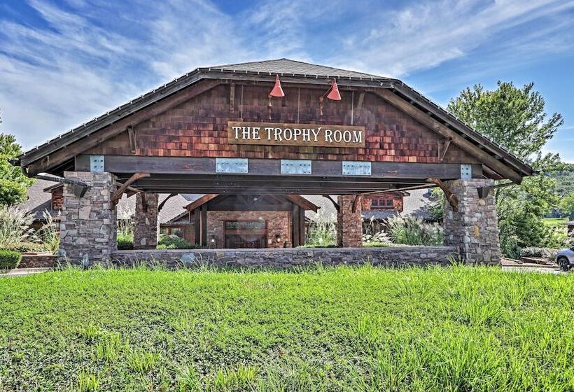 Golf Course View Resort Home In Lake Of The Ozarks