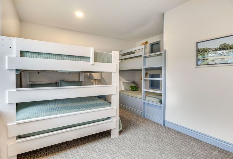 Golf Course View Resort Home In Lake Of The Ozarks