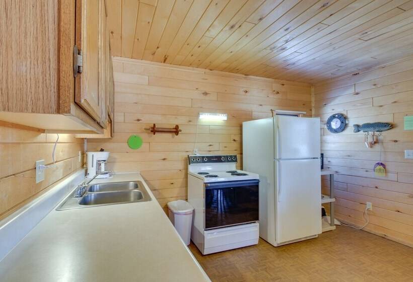 Lakefront Resort Cabin W/ Porch In Park Rapids!