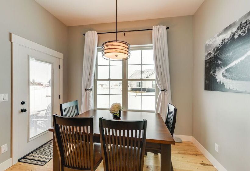 12 Mi To Grand Targhee Resort: Modern Driggs Home