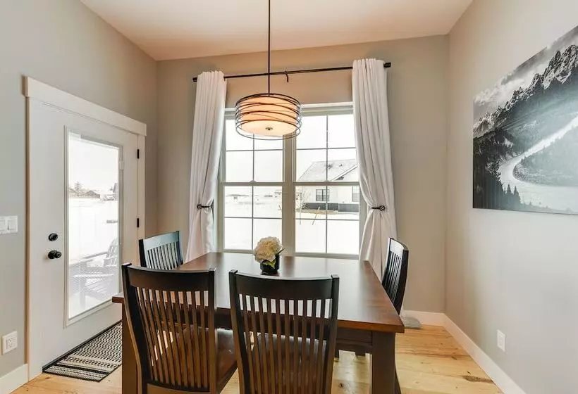 12 Mi To Grand Targhee Resort: Modern Driggs Home