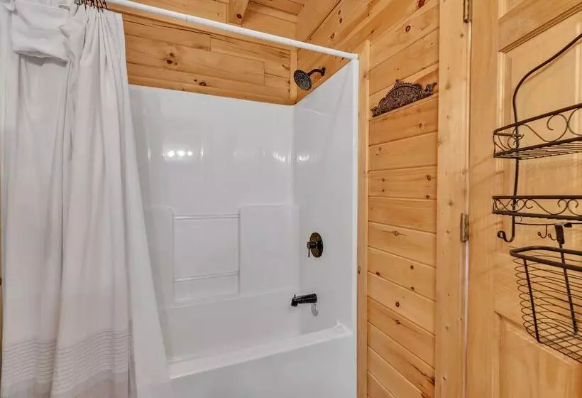 Moosehead Lodge Fantastic Cabin At Lake Douglas!