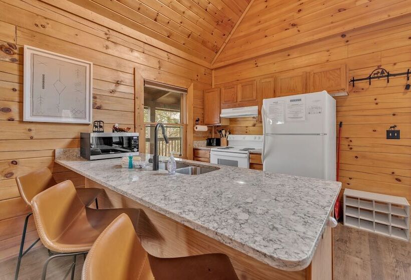 Moosehead Lodge Fantastic Cabin At Lake Douglas!