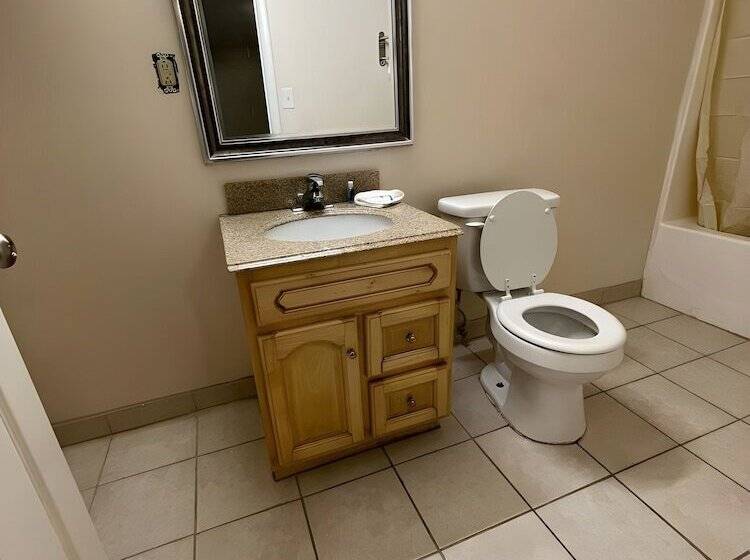 فندق على الطريق Scottish Inns   Middletown