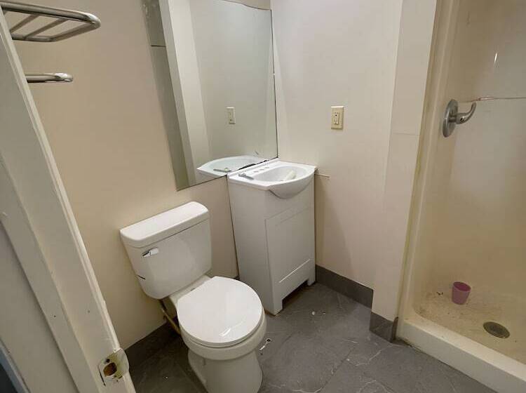 فندق على الطريق Scottish Inns   Middletown