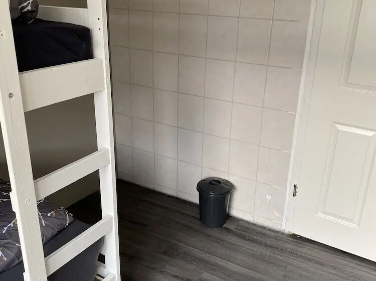 M&r Hostel