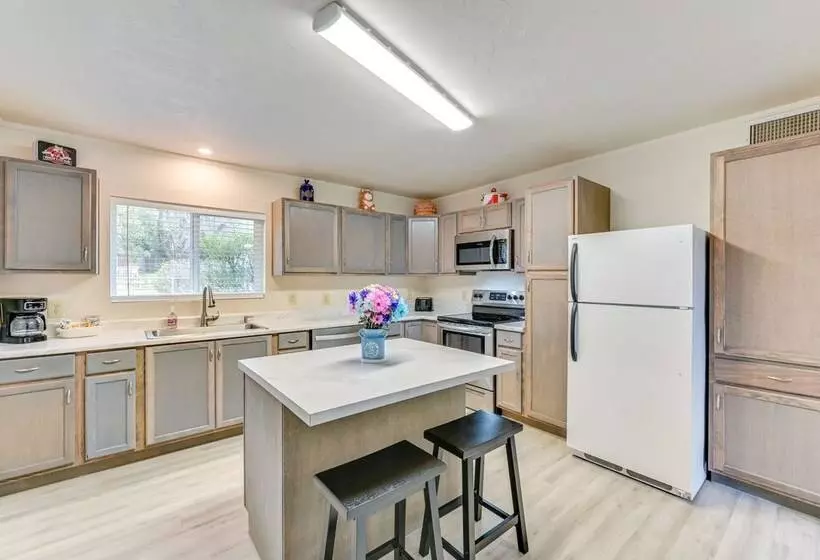 Pet Friendly Camp Verde Home W/ Gas Grill!