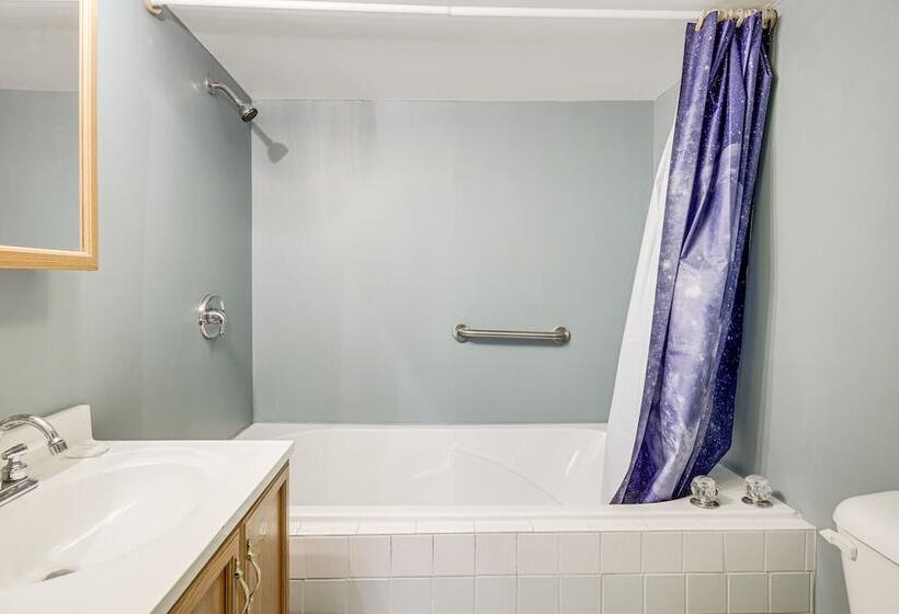 Pet Friendly Kentucky Home W/ Deck & Private Yard!