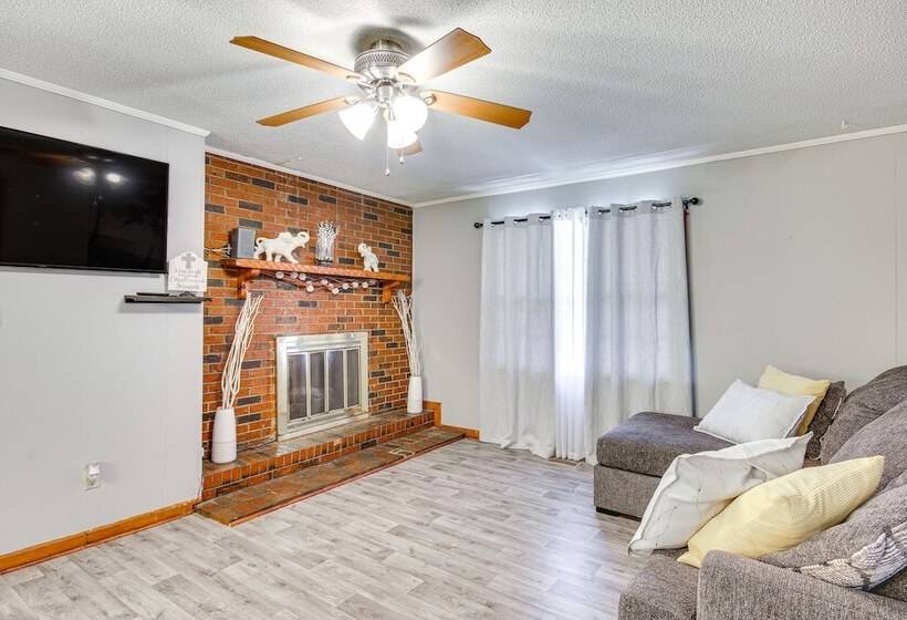 Quiet & Cozy Rembert Home ~ 9 Mi To Air Force Base