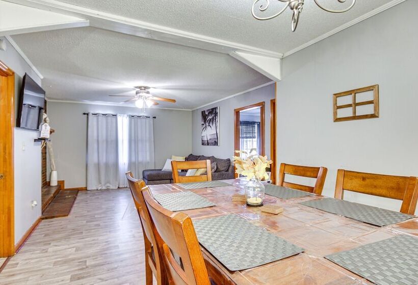 Quiet & Cozy Rembert Home ~ 9 Mi To Air Force Base