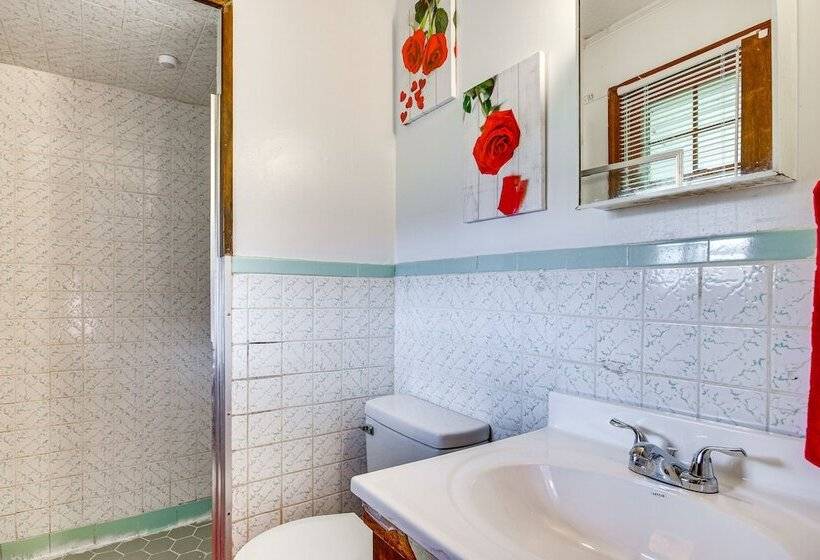 Quiet & Cozy Rembert Home ~ 9 Mi To Air Force Base