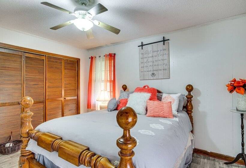 Quiet & Cozy Rembert Home ~ 9 Mi To Air Force Base