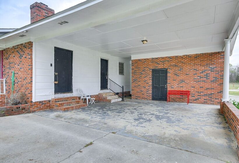 Quiet & Cozy Rembert Home ~ 9 Mi To Air Force Base