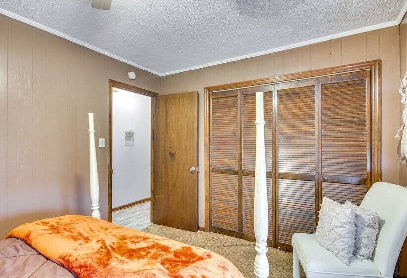 Quiet & Cozy Rembert Home ~ 9 Mi To Air Force Base