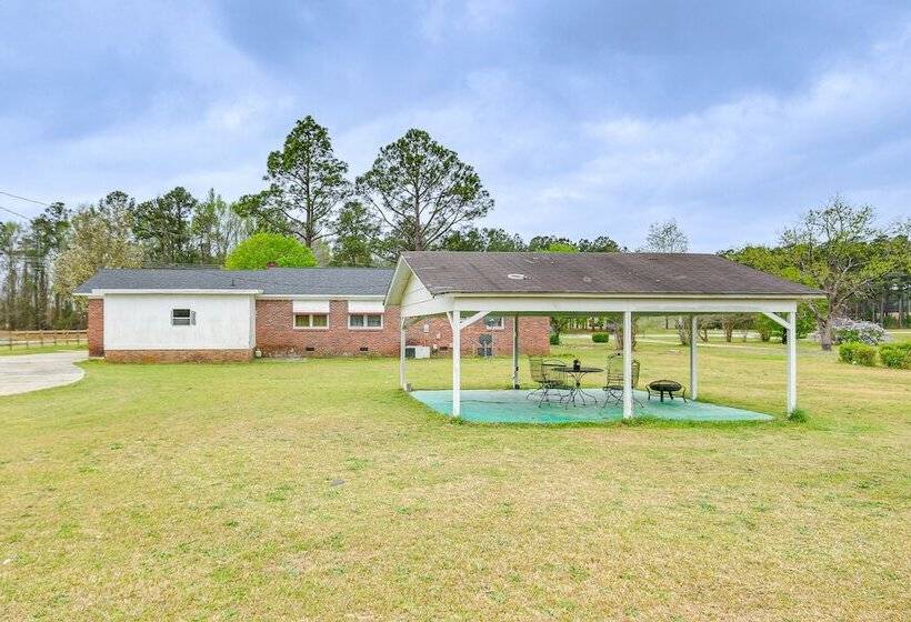 Quiet & Cozy Rembert Home ~ 9 Mi To Air Force Base