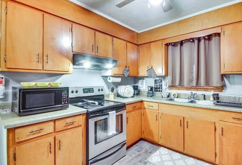 Quiet & Cozy Rembert Home ~ 9 Mi To Air Force Base