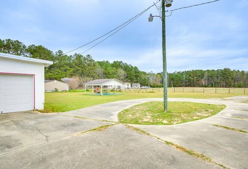 Quiet & Cozy Rembert Home ~ 9 Mi To Air Force Base