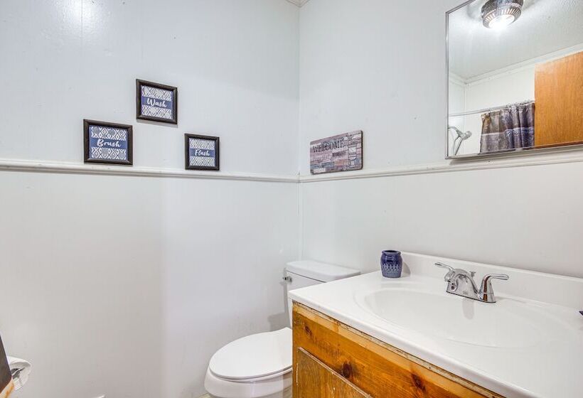 Quiet & Cozy Rembert Home ~ 9 Mi To Air Force Base