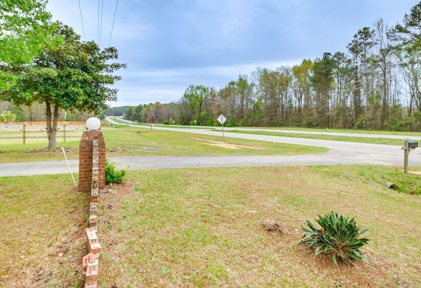 Quiet & Cozy Rembert Home ~ 9 Mi To Air Force Base