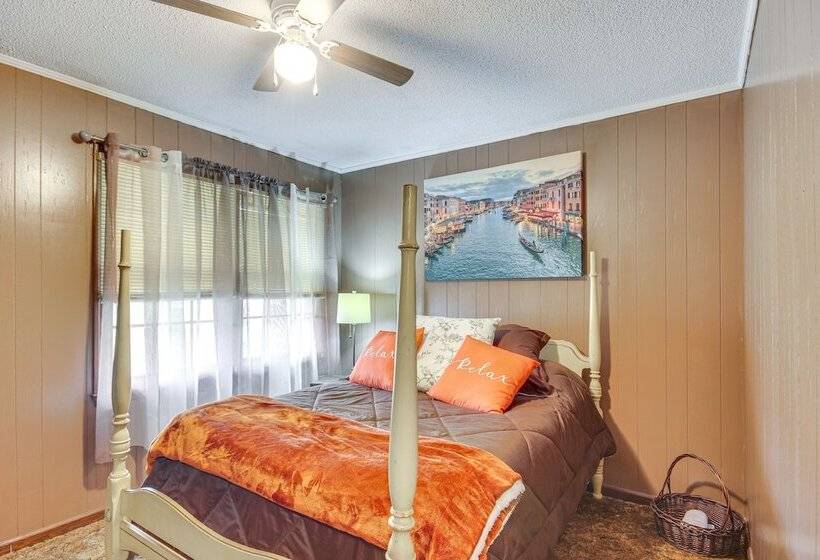 Quiet & Cozy Rembert Home ~ 9 Mi To Air Force Base