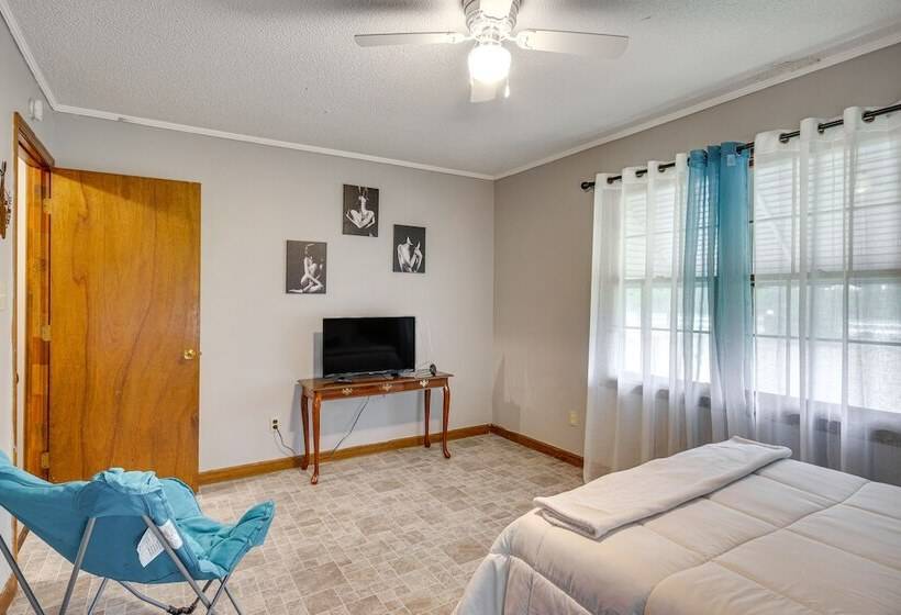Quiet & Cozy Rembert Home ~ 9 Mi To Air Force Base