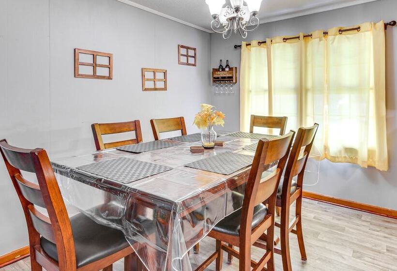 Quiet & Cozy Rembert Home ~ 9 Mi To Air Force Base