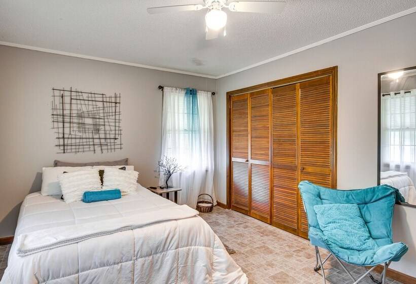 Quiet & Cozy Rembert Home ~ 9 Mi To Air Force Base