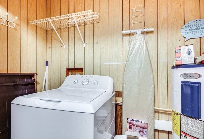 Quiet & Cozy Rembert Home ~ 9 Mi To Air Force Base