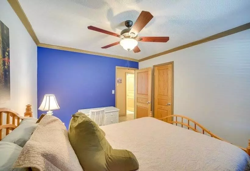 Quiet Guntersville Cottage Near Lake: Boat Parking