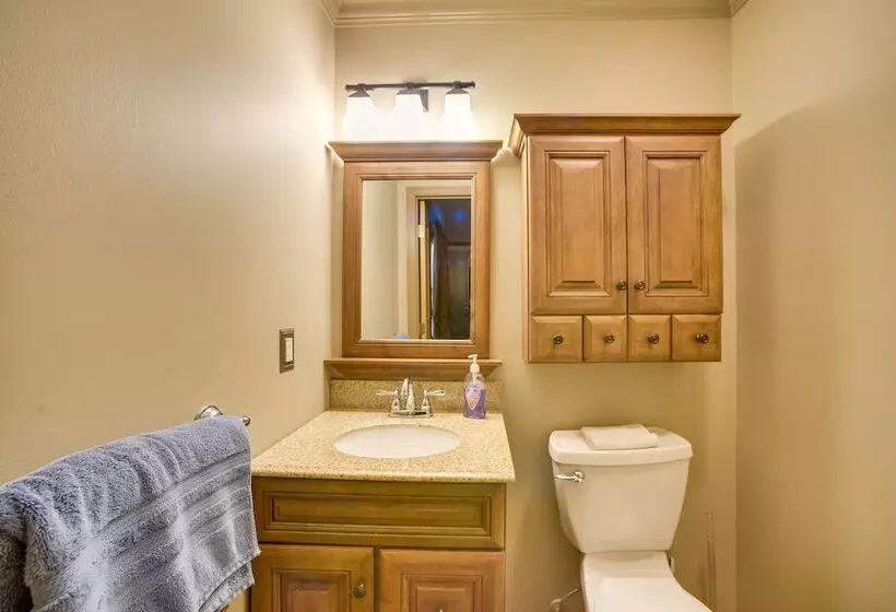 Quiet Guntersville Cottage Near Lake: Boat Parking