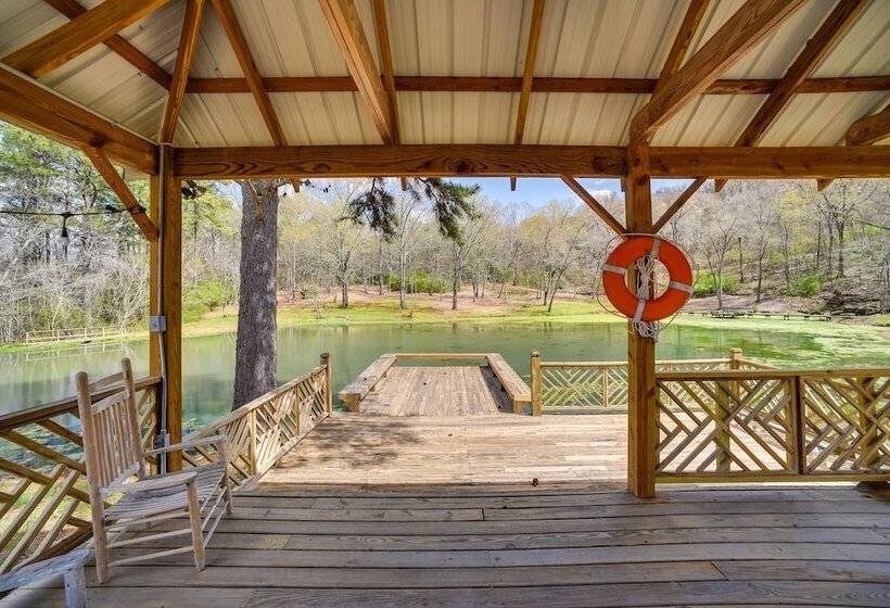 Quiet Guntersville Cottage Near Lake: Boat Parking