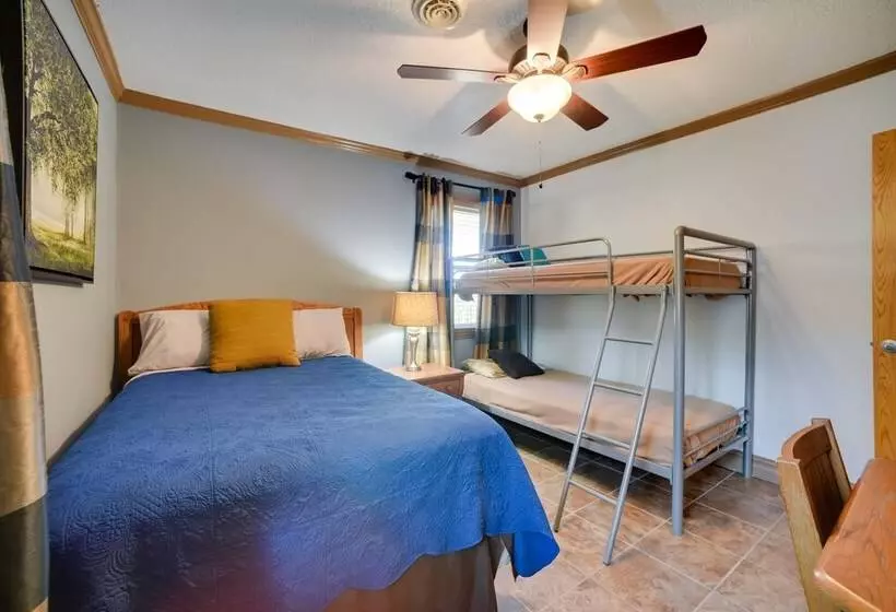 Quiet Guntersville Cottage Near Lake: Boat Parking