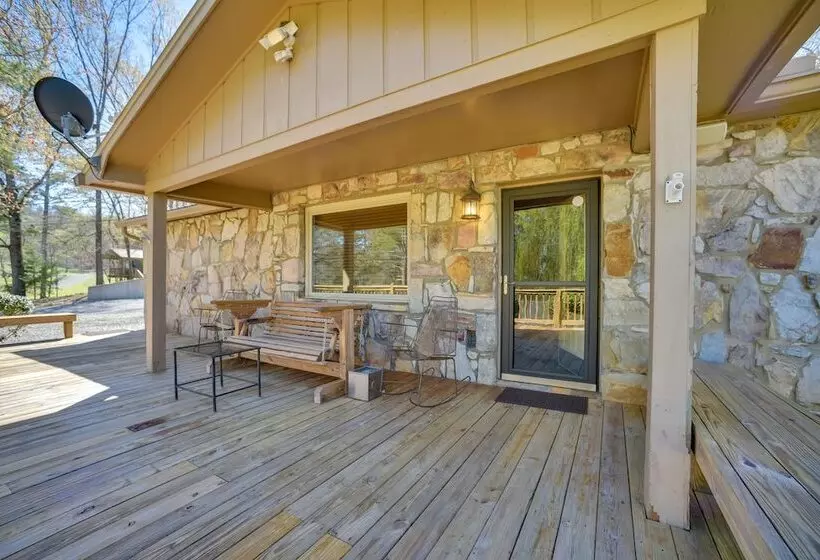 Quiet Guntersville Cottage Near Lake: Boat Parking