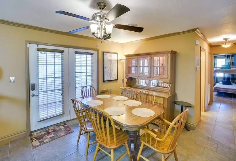 Quiet Guntersville Cottage Near Lake: Boat Parking