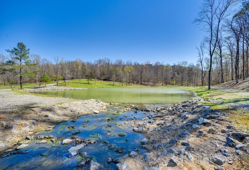 Quiet Guntersville Cottage Near Lake: Boat Parking