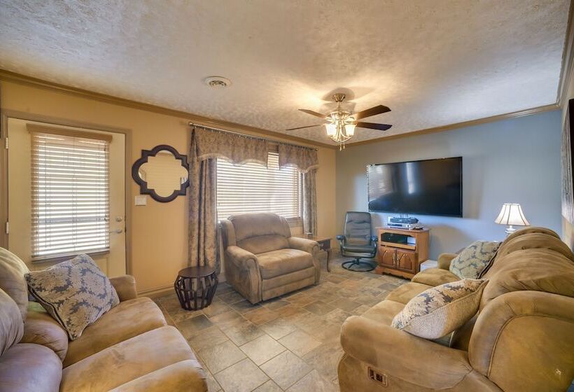 Quiet Guntersville Cottage Near Lake: Boat Parking