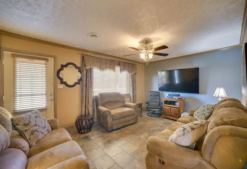 Quiet Guntersville Cottage Near Lake: Boat Parking