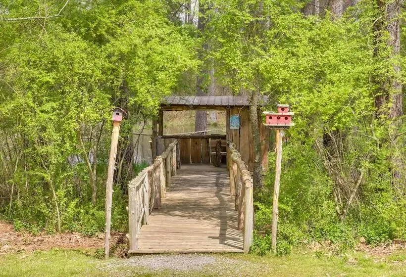 Quiet Guntersville Cottage Near Lake: Boat Parking