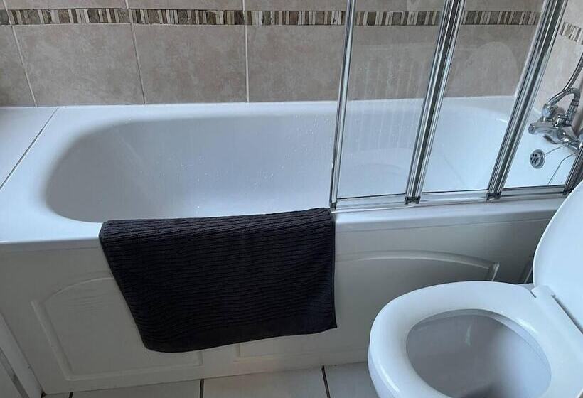 דירת נופש Lovely 2 Bed House In Liverpool