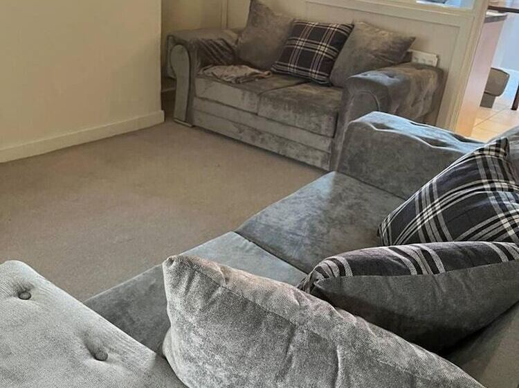 דירת נופש Lovely 2 Bed House In Liverpool