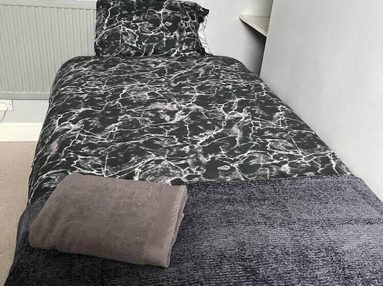 דירת נופש Lovely 2 Bed House In Liverpool