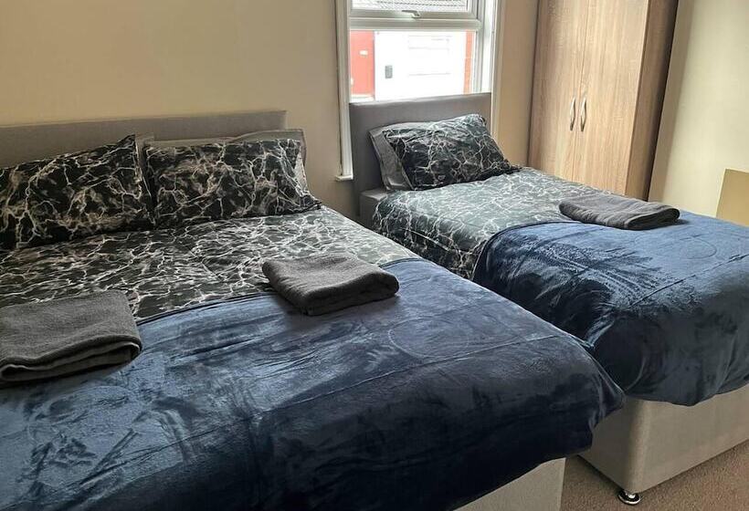 דירת נופש Lovely 2 Bed House In Liverpool