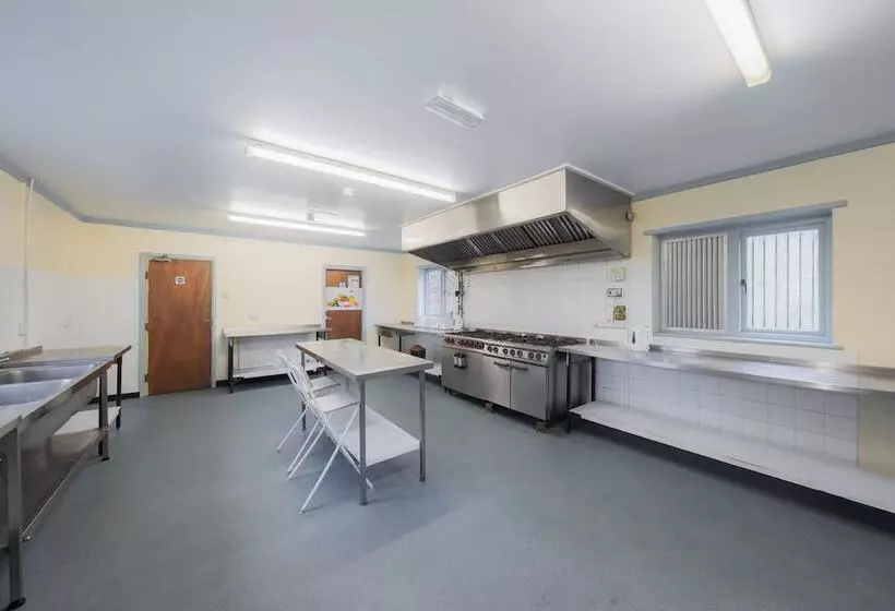 Residenssi Bunkhouse/20bedroom/sleeps85/4acre/gamesroom/wifi