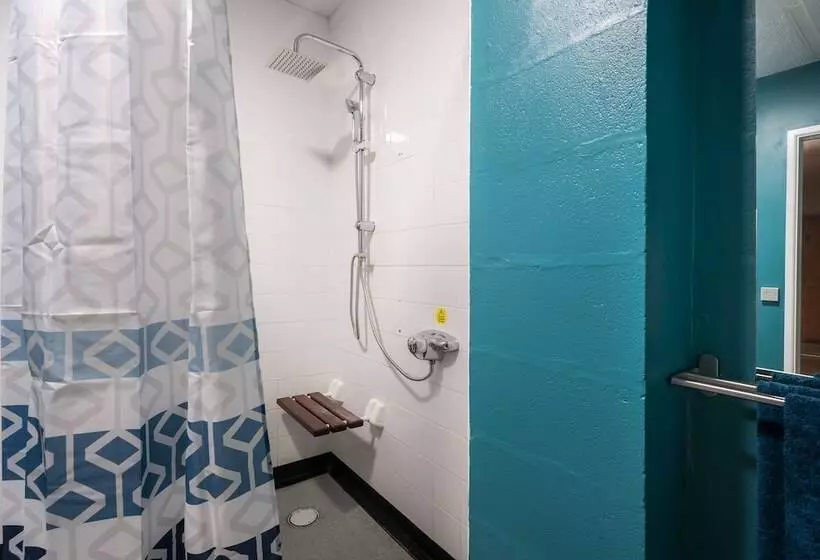 Residenssi Bunkhouse/20bedroom/sleeps85/4acre/gamesroom/wifi