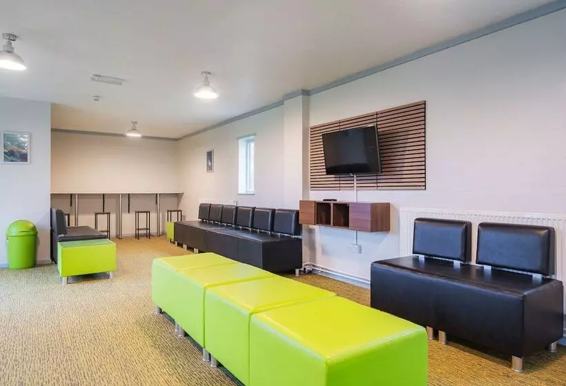 Residenssi Bunkhouse/20bedroom/sleeps85/4acre/gamesroom/wifi