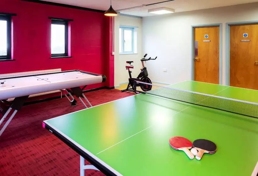 Residenssi Bunkhouse/20bedroom/sleeps85/4acre/gamesroom/wifi