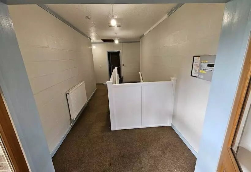 Residenssi Bunkhouse/20bedroom/sleeps85/4acre/gamesroom/wifi