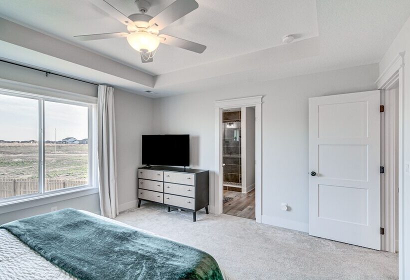 Spacious Family Home ~ 13 Mi To Des Moines